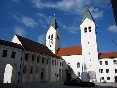 Domkirken med sine 2 tårne